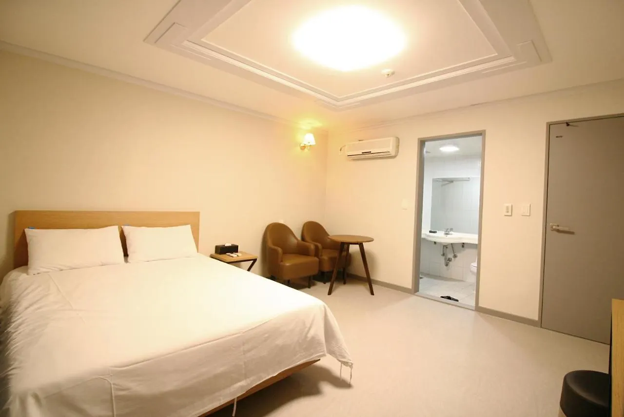 Trevi Hotel Čedžu 2*,  Jižní Korea