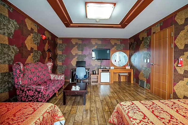 Trevi Hotel Čedžu 2*,