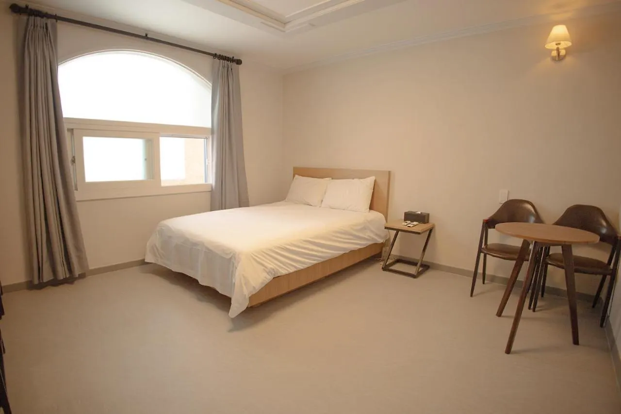 Trevi Hotel Jeju 2*,
